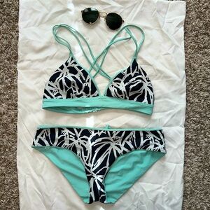REVERSIBLE LULULEMON BIKINI SET